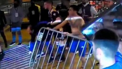 TOTALNI HAOS NA MEČU BOKE: Igrači uhapšeni, suzavac bačen u svlačionicu! (VIDEO)