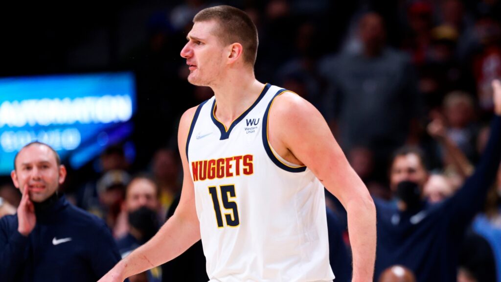 JOKIĆ POBESNEO NA SUDIJE: Bio nadomak tripl-dabla, pa zaradio isključenje! (VIDEO) jokic