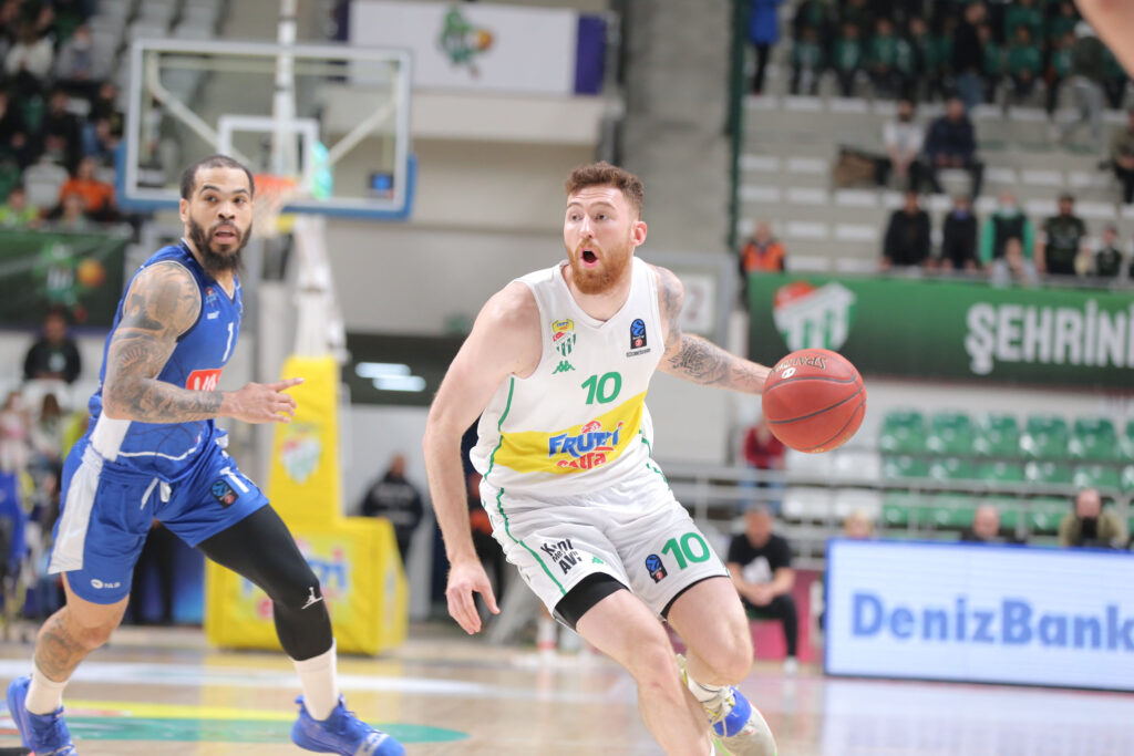 Budućnost pobedom protiv Burse izbegla Partizan!