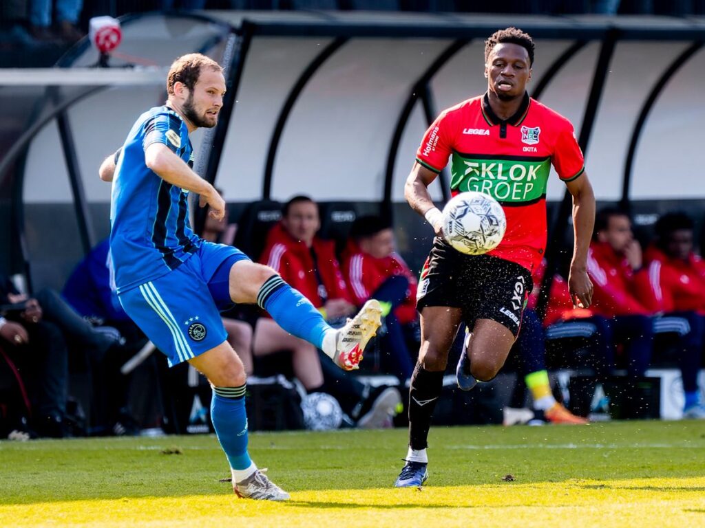 Ajaks se provukao, Tadić promašio penal! (VIDEO)