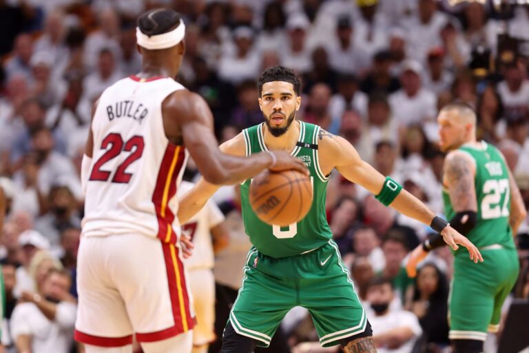 Boston ubedljiv protiv Majamija za brejk u seriji! (VIDEO) boston