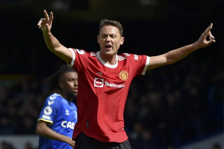 Matić bi ipak mogao da ostane u Premijer ligi?!