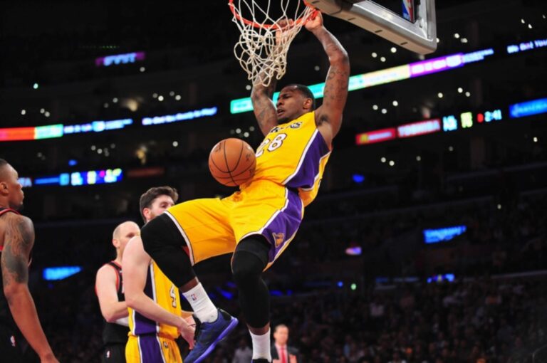 OLIMPIJAKOS DOVEO ZAMENU ZA MARTINA: Bivši igrač Lejkersa stigao u Pirej! (VIDEO) tarik black