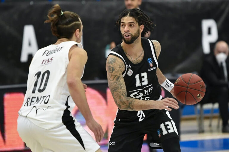 NIKAKO DA SE SKRASI: Bivši košarkaš Partizana ponovo ostao bez kluba! josh-perkins