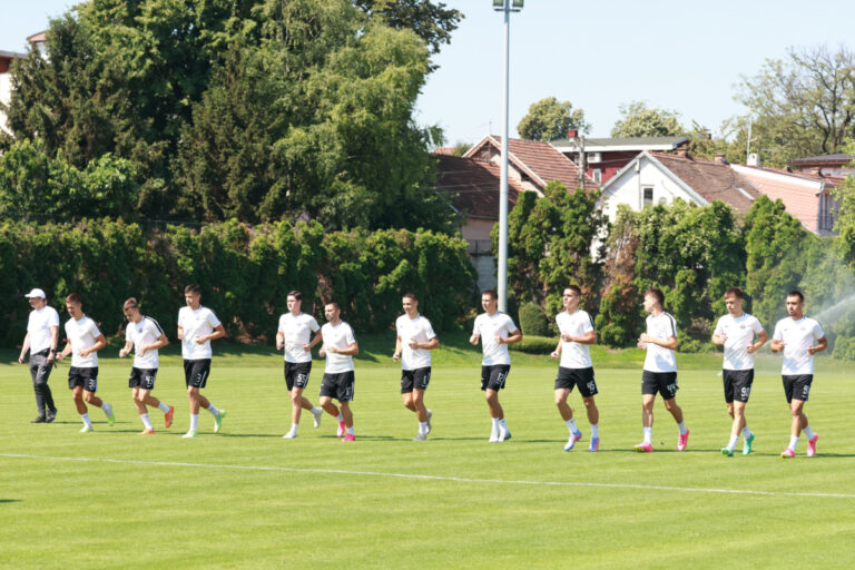 Fudbaleri Partizana otputovali na pripreme, evo ko je sve na spisku Igora Duljaja! fk-partizan