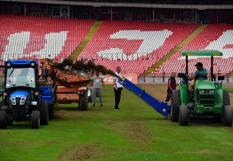 Zvezda započela postavljanje nove travnate podloge!