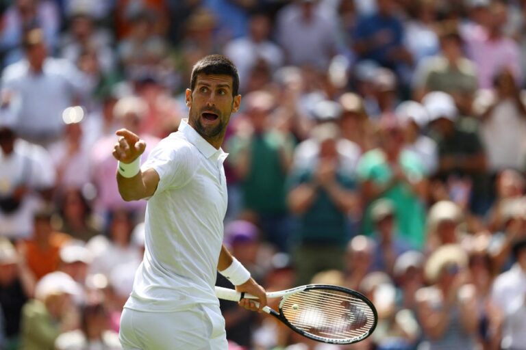 ĐOKOVIĆ U SUZAMA: Teško je progutati ovaj poraz, volim vas!