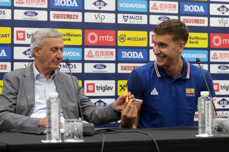 KAPITEN BOGDANOVIĆ: Ja sam, majke mi, srećan što sam ovde! bogdanovic