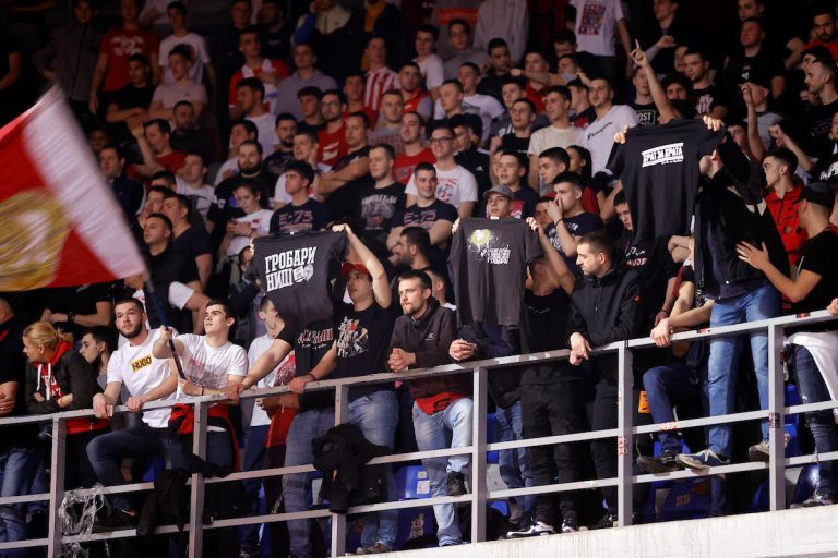 NEZAPAMĆENO: “Delije” i “Grobari” UJEDINJENI – Posebno hvala navijačima Partizana! delije-grobari