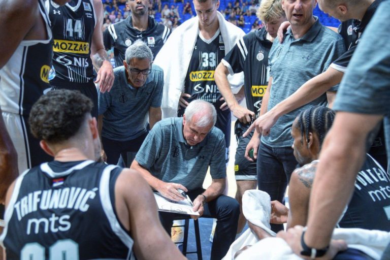 CRNO-BELI BEZ PLASMANA U FINALE: Efes se bolje snašao u neizvesnoj završnici i slavio protiv Partizana!