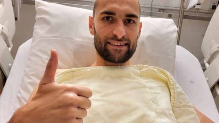 Bas Dost se javio iz bolnice!