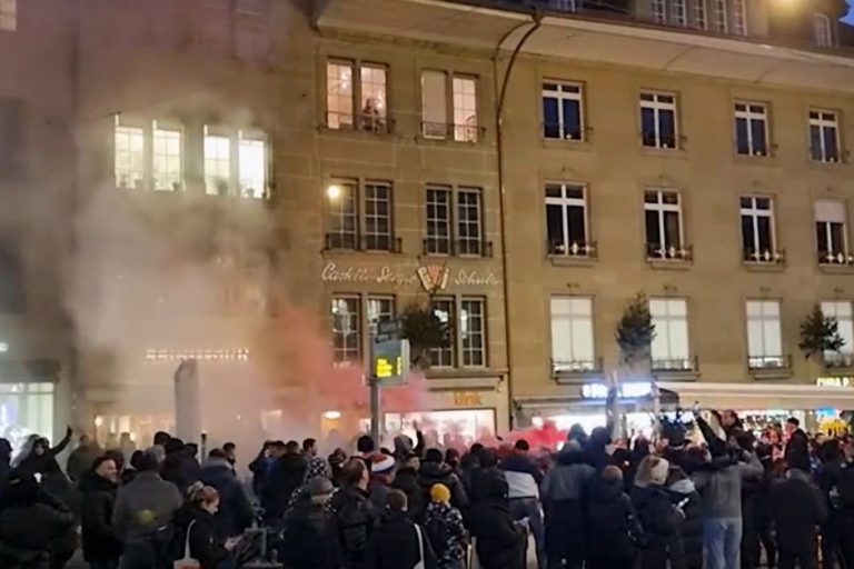 „Delije“ u velikom broju idu ka stadionu u Bernu! (VIDEO)