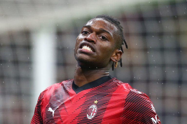 MILAN U PROBLEMU: Leao doživeo povredu – Evo koliko će odsustvovati sa terena!