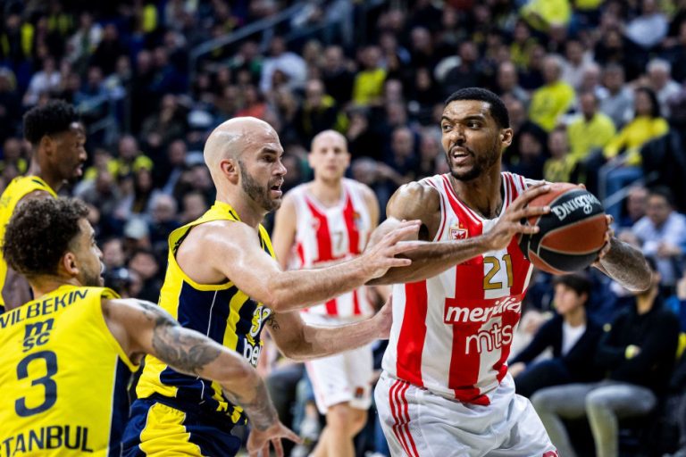 VAŽAN TRIJUMF PRED DERBI: Crvena zvezda savladala Fenerbahče u Istanbulu!