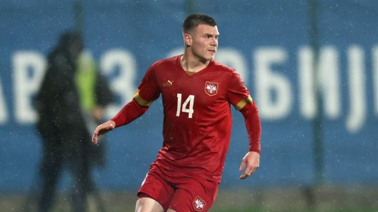 Desni bek ponovo napustio Zvezdu!