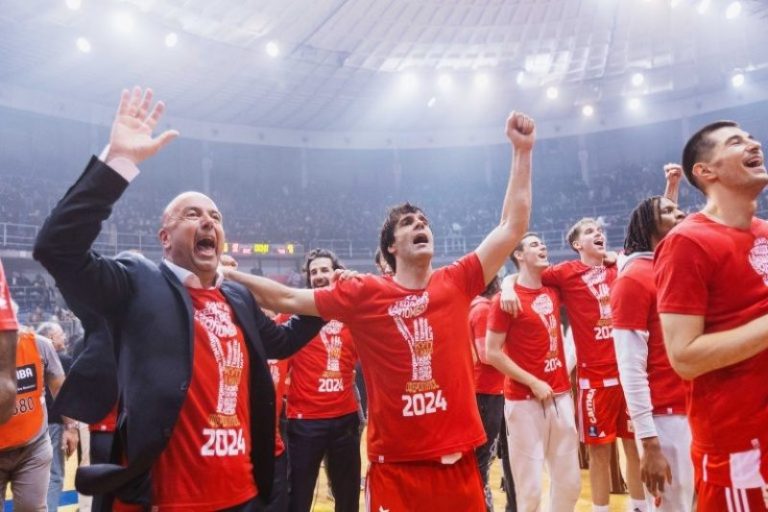 Grmelo u autobusu Zvezde: „Dušmani hoće da te unište i da te prodaju…“ (VIDEO) KK Crvena zvezda