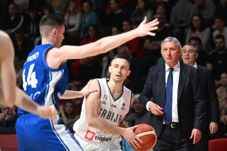 POBEDA PRED VELIKIM BROJEM NAVIJAČA: Košarkaši Srbije bolji od Finske na startu kvalifikacija!