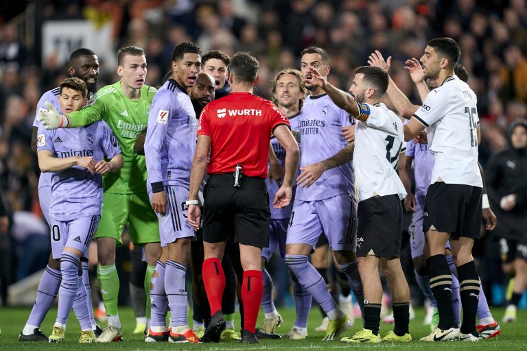 Haos na Mestalji: Sudija svirao kraj dok je lopta ulazila u gol, Real ostao bez važne pobede! (VIDEO)
