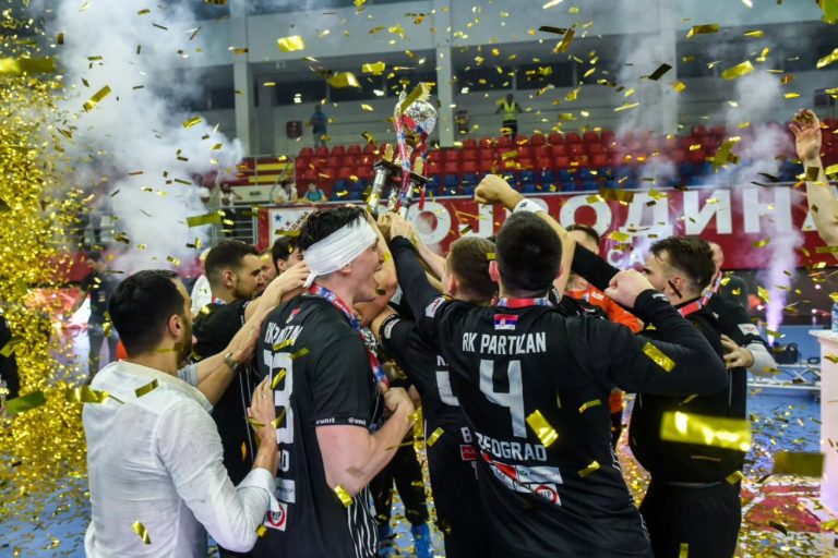 U SENCI PREKIDA: Partizan okončao decenijski post i podigao pehar!