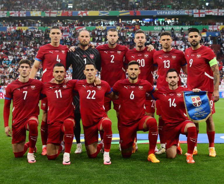 Crno nam se piše: UEFA zvanično pokrenula postupak protiv Srbije, Englezi kažu da je bilo rasizma! Reprezentacija Srbije