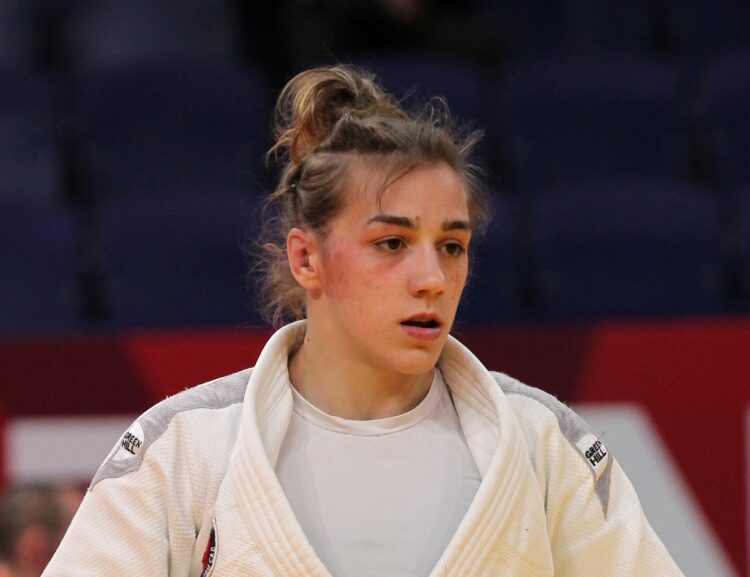 Marica Perišić uspešna u prvoj borbi!