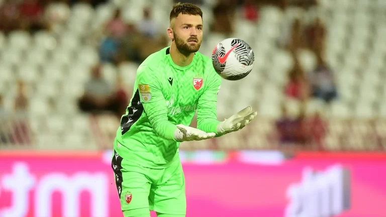Golman Crvene zvezde napustio Marakanu!