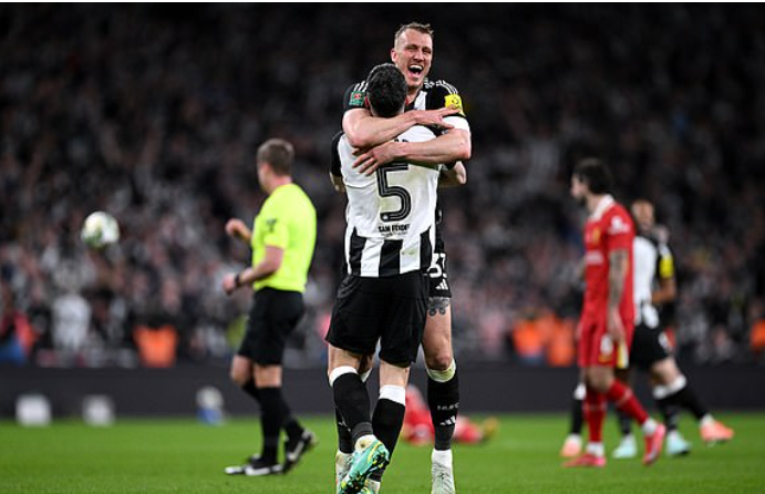Newcastle slavi istorijski trofej – Kraj 70-godišnjeg čekanja!
