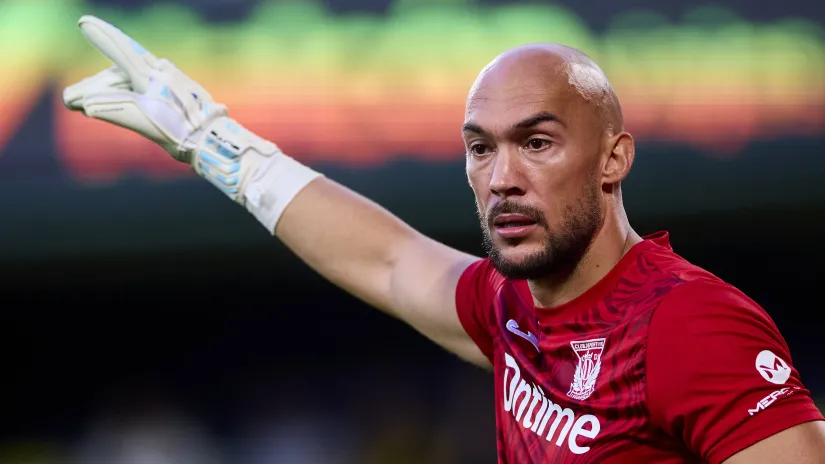 Marko Dmitrović potpisuje za Zvezdu!