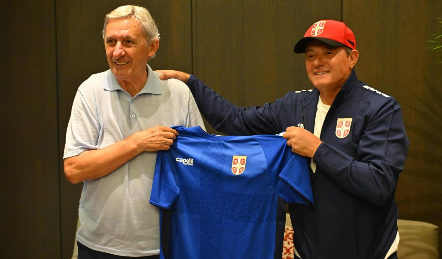 Stojković posetio Pešića i košarkaše!