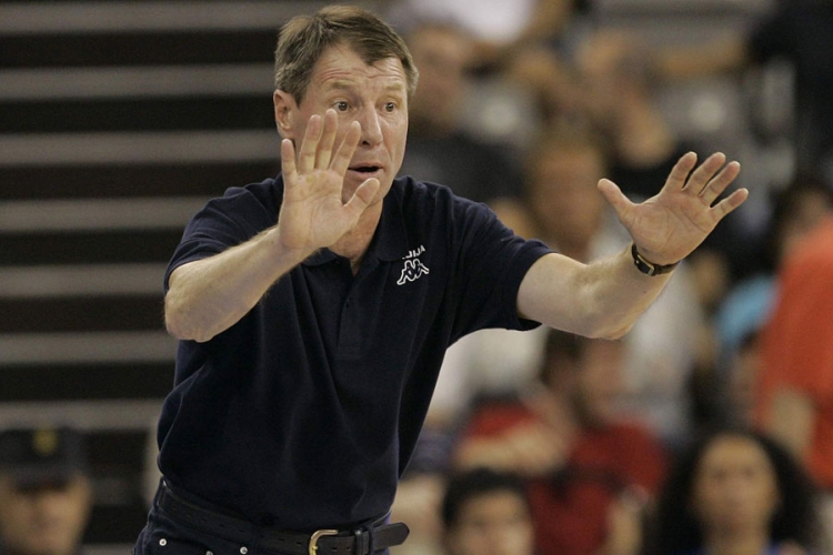 Moka Slavnić:“Drago mi je što Crvena zvezda ide kao kometa sa pobedama i čestitam im”! Moka Slavnić:“Drago mi je što Crvena zvezda ide kao kometa sa pobedama i čestitam im"!