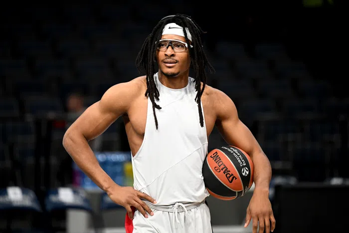 Moneke:"Niko to ne radi kada trener uđe, ali u nekom trenutku svi pogledaju telefone"!