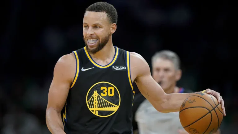 Stef Kari ispisao istoriju NBA lige! Stef Kari ispisao istoriju NBA lige!