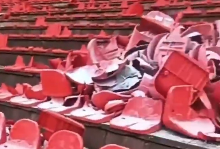 Južna tribina nakon derbija potpuno uništena!