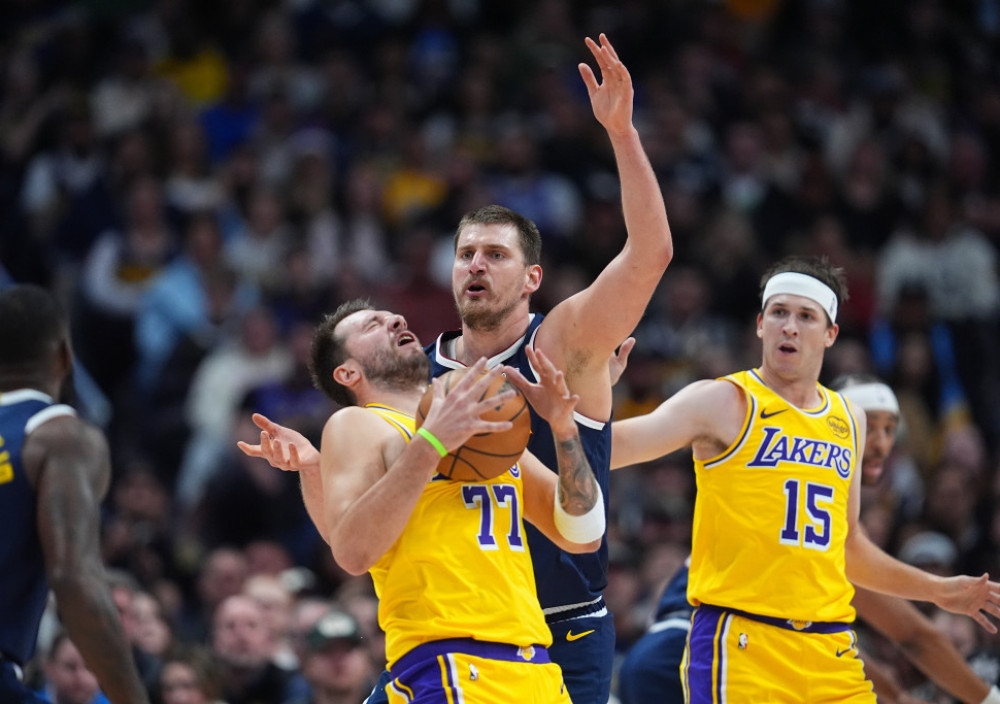 Jokić razbucao Lejkerse! (VIDEO)