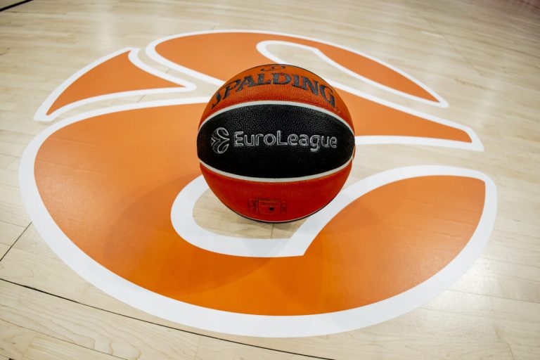 Šok u Evroligi: Ekipa otpustila trenera, pa zatim dovela najmlađeg u istoriji takmičenja da vodi ekipu (FOTO) Evroliga
