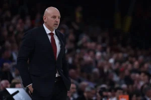 Navijači znaju krivca za poraz: Saša Obradović na ŽESTOKOM udaru navijača - svi ga žele, a on ga drži na klupi Saša Obradović