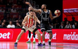 Navijači Partizana slave Penjaroju, navijači Crvene zvezde teraju Obradovića i ceo sportski sektor Crvena zvezda - Partizan