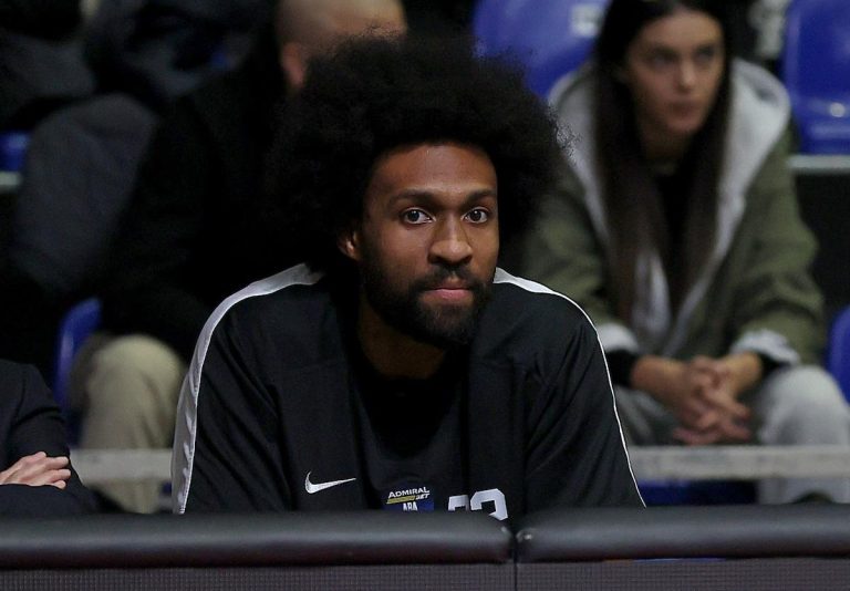 Saznajte sve o statusu Džabarija Parkera, njegovom ugovoru sa KK Partizan i izjavama trenera Huventuda. Detaljna analiza letnje sage Džabari Parker